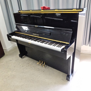 Piano Acústico U1E Clásico Usado, Producción con Componentes Totalmente Originales, Tono Brillante y Transparente - Product Image 2