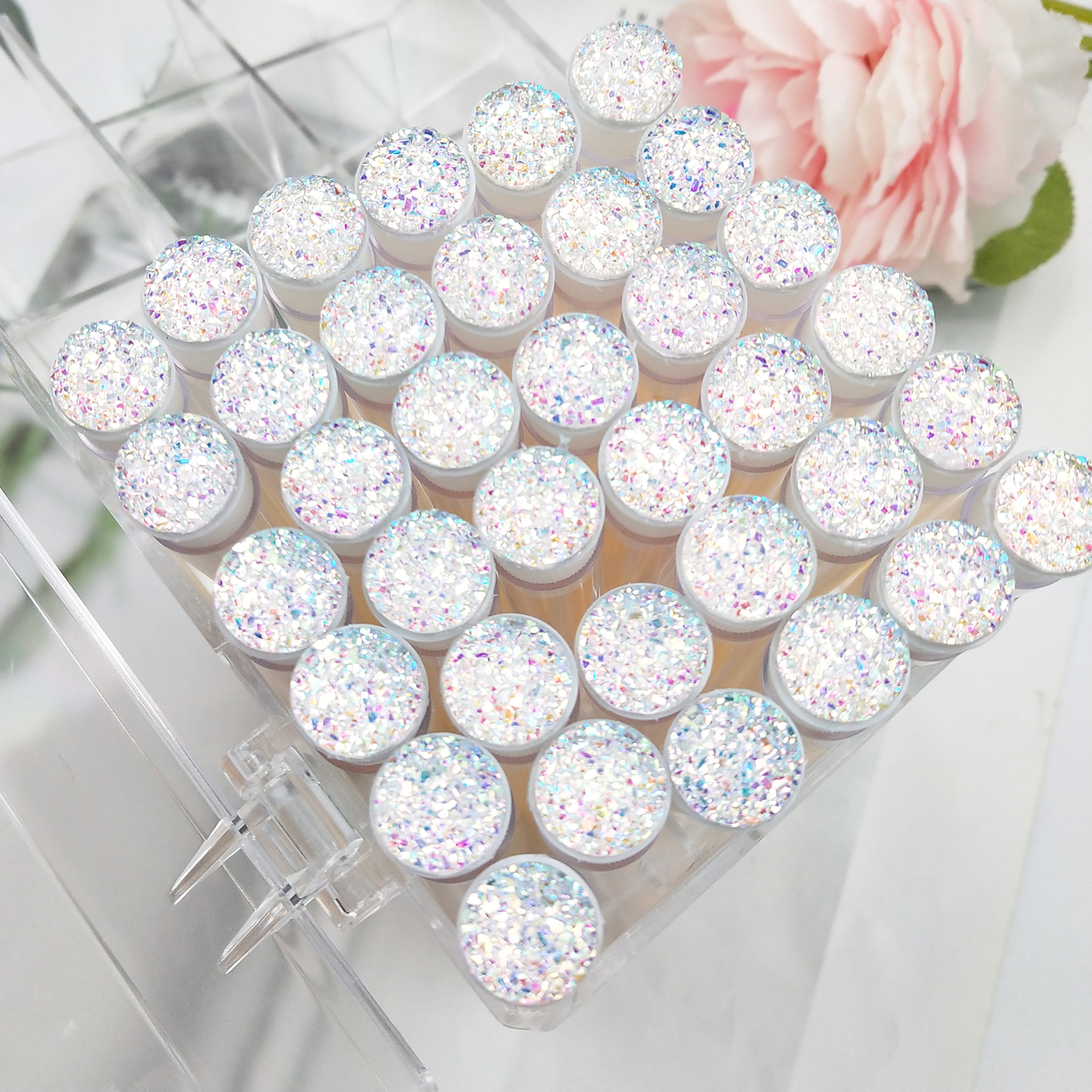 Pinceau à sourcils avec tube en plastique