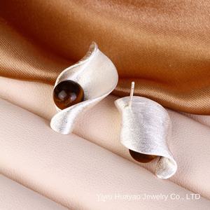 Anting-anting Kuningan Mata Harimau Aksesoris Fashion Tidak Beraturan Berlapis Elektro Anting-anting Mewah Ringan Kelas Atas - Product Image 2