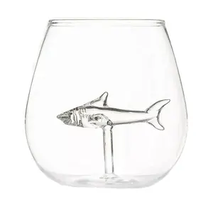 Cálice de vidro colorido personalizado, taça de vinho barata por atacado, copo de champanhe, copo de martini, taça em forma de tubarão