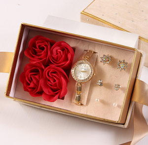 Boîte à bijoux de luxe rouge en velours en forme de cœur avec rose en savon pour anniversaire, mariage, cadeau d'anniversaire - Product Image 4