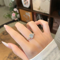 Splendido Anello con Diamante Taglio Principessa Coltivato in Laboratorio, Placcato in Oro Giallo 18K, Anello Solitario per Fidanzamento e Matrimonio per Donne