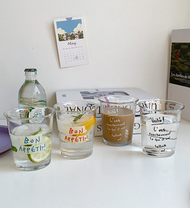 Taza de café de diseño atractivo con tapa abatible y letras, para leche y desayuno familiar, estilo sencillo y moderno. - Product Image 3