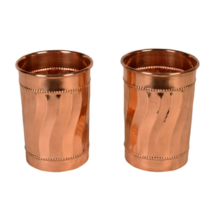 Verre à eau ayurvédique artisanal de luxe en cuivre pur, écologique, finition martelée élégante pour la consommation quotidienne - Product Image 1