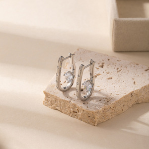 Pendientes de Aro en Forma de U, Aleación de Cobre Blanco Dorado, Diseño de Flor con Circonita, Regalo, Joyería de Moda - Product Image 4