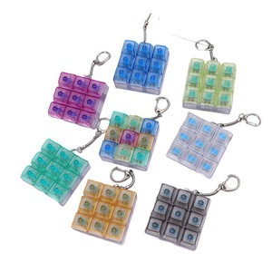 Llavero Colgante con Botón de Eje Transparente 3x3, Juguete Luminoso de Plástico para Niños de 8 a 13 Años, Regalo Unisex Sin Batería - Product Image 5