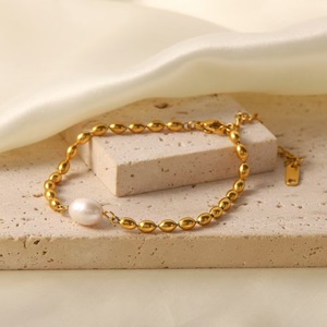 Collier de mode en acier inoxydable, vente en gros, collier pour femme en acier titane avec perles d'eau douce naturelles et perles dorées - Product Image 4