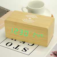 Beste cadeau promotionele slimme bureautafel nachtkastje digitale draadloze oplader telefoonoplader elektrische houten LED wekker