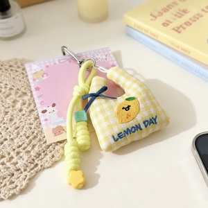 Llavero Ecológico de Peluche 3D Ligero con Cierre de Mosquetón, Adorno para Bolso de Mujer, Mini Bolsa de Compras Portátil de Tela Suave - Product Image 4