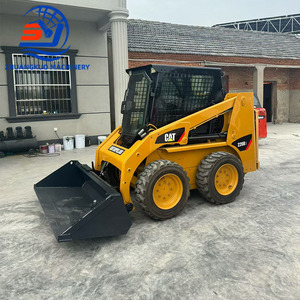 Cargadora de Dirección Deslizante Caterpillar Cat 226B con Motor Original, Carga Nominal de 680 kg, Potencia de 45.5 kW, Usada en Venta - Product Image 3