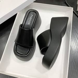 Nuovi Sandali Estivi 2024 Versione Coreana alla Moda con Suola Spessa e <span class=keywords><strong>Zeppa</strong></span> per <span class=keywords><strong>Donna</strong></span> - Product Image 3