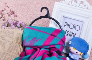 Appendiabiti Rotondo in Plastica Trasparente da 13 cm per Esposizione Bikini - Product Image 2