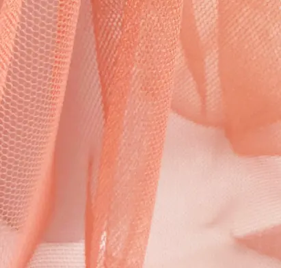 ผ้าตาข่ายสีชมพูหกเหลี่ยมโพลีเอสเตอร์100% ถักผ้าตาข่ายนุ่ม