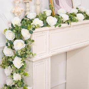 <span class=keywords><strong>Chemin</strong></span> <span class=keywords><strong>de</strong></span> <span class=keywords><strong>table</strong></span> décoratif extérieur <span class=keywords><strong>de</strong></span> 1,80 m en rotin, roses artificielles, baies et feuilles d'eucalyptus pour mariage - Product Image 5