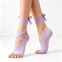 Chaussettes de yoga personnalisées à bout ouvert avec sangle de cheville et nœud, en coton doux, OEM ODM pour femmes, idéales pour le Pilates, la barre et l'entraînement en studio