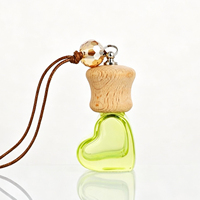 Vente en gros de flacons diffuseurs d'arômes pour voiture suspendus, colorés, de 6 ml, en forme de cœur, flacons de parfum pour voiture vides avec bouchon à vis