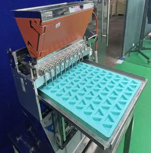 Machine de fabrication de bonbons gélifiés, sucettes, bonbons au chocolat, bonbons au caramel, machine de dépose de bonbons oursons, bonbons durs - Product Image 4