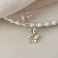 Femmes crème blanc perlé émail fleur coeur forme boucles d'oreilles diamant incrusté bijoux de mode en vrac en gros papillon