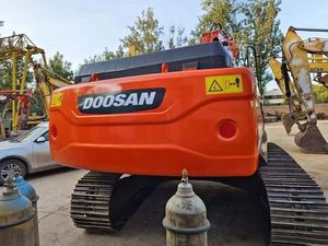 รถขุดมือสอง Doosan Dx300 ซีรีส์ ขนาด 30 ตัน ของเกาหลี ใช้ระบบเกียร์ธรรมดา พร้อมปั๊มและกระบอกสูบ  ความจุบุ้งกี๋ 1.6 เมตร ผ่านการทดสอบและตรวจสอบแล้ว - Product Image 3