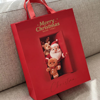 Sacs cadeaux en papier de Noël en stock avec impression couleur, finition mate et poignées en corde de polyester pour emballages de fêtes