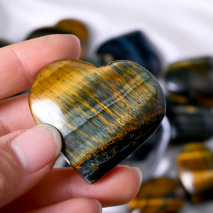 Venta al por mayor de piedras de cristal natural pulido en forma de corazón, piedra de palma tallada, ojo de tigre azul en forma de corazón para regalo - Product Image 5