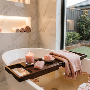Set de Regalo Personalizado Rosa <span class=keywords><strong>para</strong></span> el Cuidado Personal, Cesta de Spa Personalizada con Vaso, Vela, Regalos <span class=keywords><strong>para</strong></span> Damas de Honor y Cumpleaños <span class=keywords><strong>para</strong></span> Ella - Product Image 4