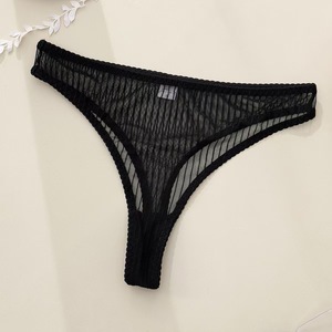 Conjunto de lencería sexy transpirable de malla transparente a rayas con sujetador con aros y tanga negros para mujer al por mayor OEM ODM - Product Image 5