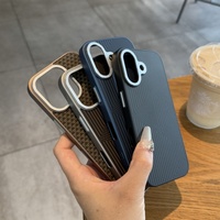 Étui de téléphone magnétique de texture de fibre de carbone mate de luxe pour iPhone 14 15 Pro Max 16 Plus couverture arrière antichoc de charge sans fil
