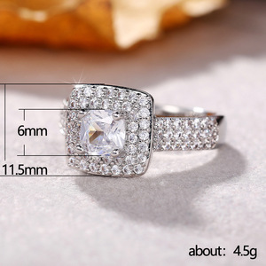 Anello di Fidanzamento F953 con Diamante Taglio Principessa in Oro Bianco per Donna, Colore G Naturale con Montatura Halo - Product Image 5