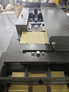 Máquina de encuadernación de libros de alimentación automática inteligente A4 CYH10L con pantalla táctil grande Máquina de encuadernación de pegamento caliente - Product Image 4