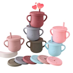 Taza de silicona <span class=keywords><strong>para</strong></span> bocadillos de comida de bebé de grado alimenticio más vendida taza de agua potable de silicona con tapa y mango de paja <span class=keywords><strong>para</strong></span> entrenamiento de niños - Product Image 1