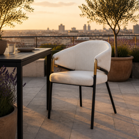 Chaise d'appoint scandinave Japandi capitonnée, pieds en acier, revêtement en tissu Teddy, dossier incurvé, texture Sherpa, confortable et moderne