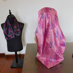 Fabrication sur mesure de foulards en soie personnalisés, impression design, foulards carrés pour femmes, en satin twill pur, 90x90 cm - Product Image 2