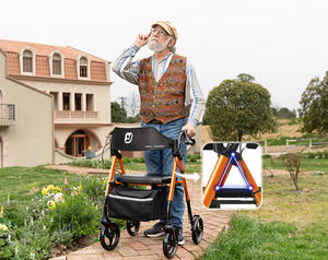 プレミアム4輪アップライトウォーカーアームレスト調整可能シートとブレーキ軽量モビリティエイド高齢者向け - Product Image 4