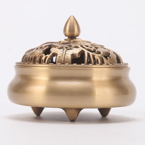 Quemador de Incienso de Cobre Puro Tongpu Craftsman, Quemador de Incienso de Tres Patas con Diseño de Mariposa y Flor, Incienso de Sándalo para Interiores del Hogar - Product Image 1