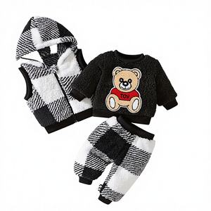 Set 3 Pezzi per Neonati Maschi Primaverile Casual Caldo con Gilet in Peluche Stampato con Orsetto + Pantaloni <span class=keywords><strong>a</strong></span> Quadretti Bianco e Nero + Set con Cappuccio e Protezioni Laterali con Cerniera - Product Image 1