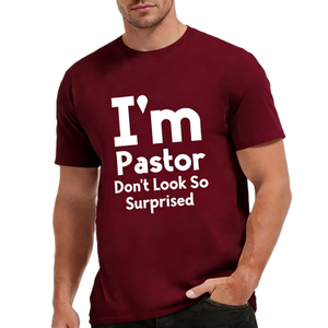 T-shirt con scritta 'Sono un pastore, non fai tanta sorpresa' - Divertente maglietta religiosa con testo per il clero - Product Image 4