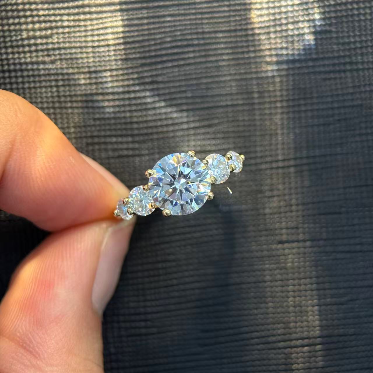 Anello in Moissanite 3CT stile 1