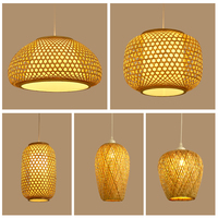 Tendance actuelle en décoration d'intérieur : lampes en rotin, lanternes en bambou, luminaires suspendus faits à la main, lustres pour café, restaurant, maison d'hôtes, mariage