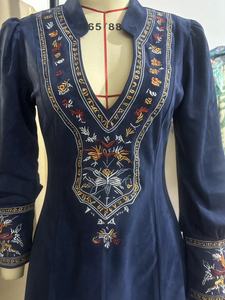 Abito Mini Vintage Boho con Ricami Floreali in Finta Pelle Scamosciata, Maniche Lunghe a Lanterna e Scollo a V per Signore, Primavera - Product Image 4