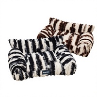 Canapé-lit confortable en peluche rayée pour chien et chat, rembourré en coton PP doux, pour intérieur, avec coussin en coton PP et base antidérapante – Vente en gros