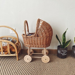 Neuankömmling gewebte Rattan Weide geflochten Retro Baby wagen Kinderzimmer dekoriert Kinderspiel zeug Kinderwagen Spielzeug - Product Image 1