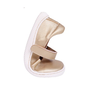 Sandalias Planas Casuales para Niños y Jóvenes TipsieToes, Sandalias Descalzas Cruzadas Negras de Cuero Genuino Transpirable, Sandalias Ergonómicas con Caída Cero - Product Image 5