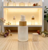 Flacon pompe en verre givré de 30 ml avec couvercle en bambou pour produits de soin de la peau