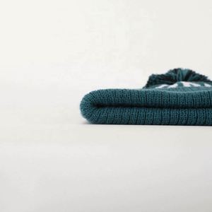 หมวกบีนนี่ไหมพรมอะคริลิก 100% คุณภาพแบบ OEM สำหรับทุกเพศ  ลายถักแบบแจ็คการ์ด  ทรงฮิปฮอป  ขอบย่น  ปักโลโก้  สำหรับผู้ใหญ่  ปรับขนาดได้ - Product Image 6