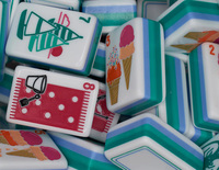 Nouvel ensemble de mahjong de luxe moderne 2026 en acrylique 5 couches, résistant à l'eau et durable, avec motif Brise d'été pour divertissement en casino