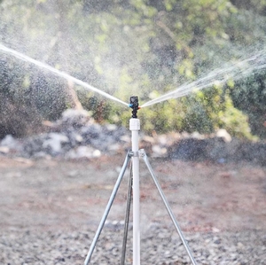 Système d'irrigation par canon à pluie agricole, tête rotative à 360° à entraînement par engrenages, matériau métallique durable - Product Image 1