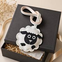 Breloque de sac en peau de mouton peinte sur les bords, porte-clés de voiture en cuir fin, motif dessin animé, pendentif fait main en laine festonnée, conception OEM personnalisée