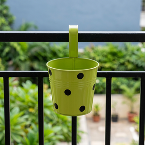 Pot suspendu en métal vert avec trous circulaires pour fleurs et plantes vertes, design moderne minimaliste, finition thermolaquée - Product Image 3