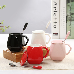 Tasses en céramique avec couvercles et cuillères, ensemble de mugs de couleur unie en forme de diamant pour boire - Product Image 1